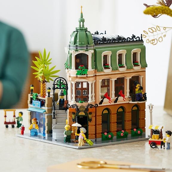 LEGO Creator Expert 10297 Boutique Hotel Building Set