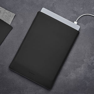 Woolnut Coated Sleeve - Protective Sleeve for 16" MacBook Pro, Black