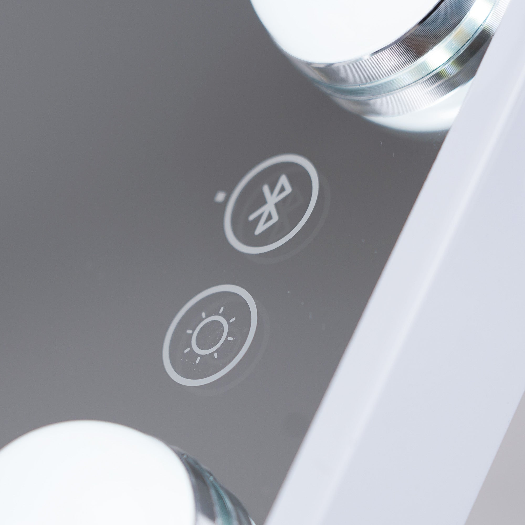 Vanitii Hollywood Vanity Mirror with Wireless Charging & 12 Dimmable Bulbs