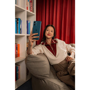 Motorola Moto G06, Pantone Tapestry Blue