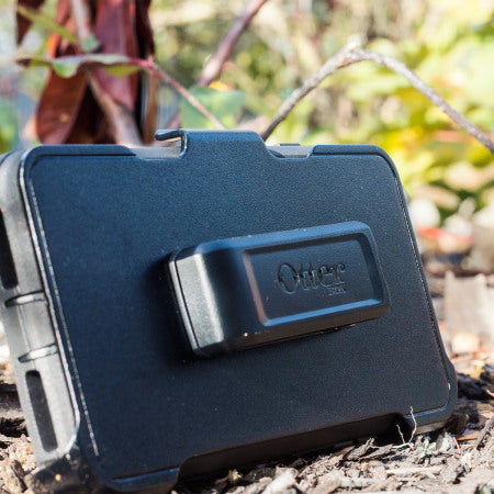 OtterBox iPhone 7 / 8 / SE Case Defender Series, Black